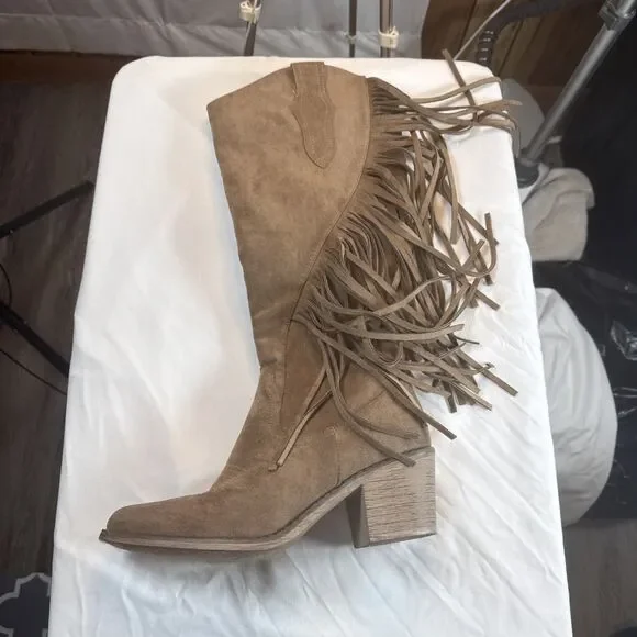 Pierre Dumas Light Brown Knee High Boots With Fringe Size 7 1/2 Medium Preowned - Picture 10 of 16